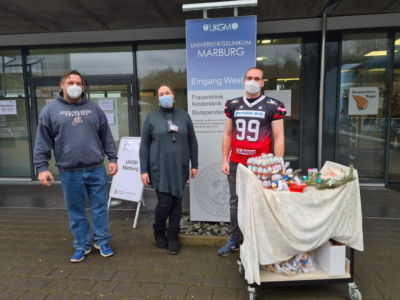 Die Mercenaries haben wieder Kinder im Krankenhaus beschenkt